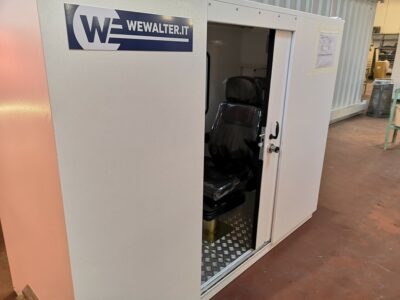 Cabina di trasformazione con sedile per l'operatore